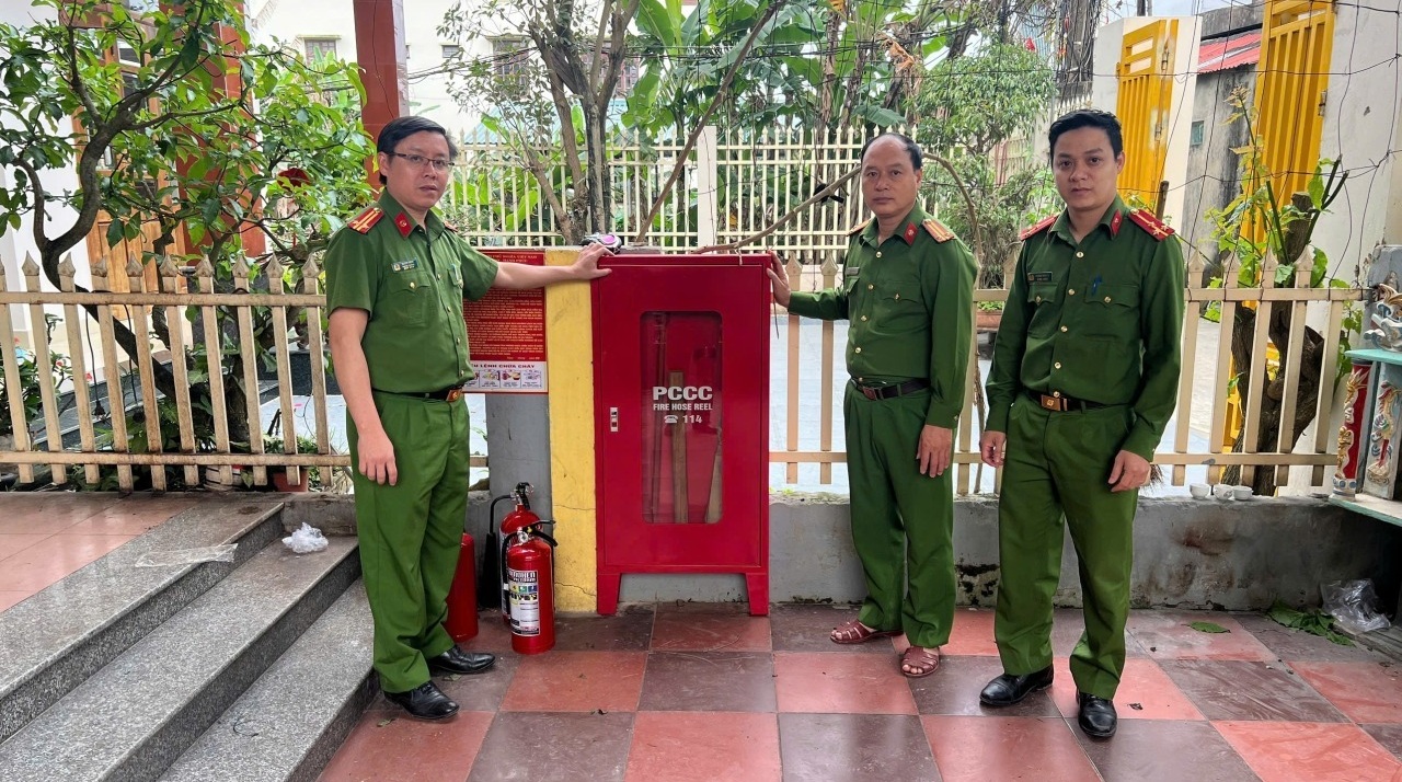 Tủ chữa cháy, họng nước và trụ cứu hỏa là ba thiết bị rất phổ biến trong hệ thống PCCC Tủ chữa cháy, họng nước và trụ cứu hỏa là ba thiết bị rất phổ biến trong hệ thống PCCC